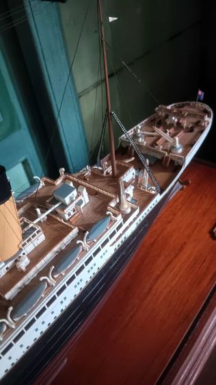  Titanic สเกลโมเดลเสมือนจริง,บนฐานไม้สักพร้อมกรอบโขว์ขนาดใหญ่ รูปที่ 10