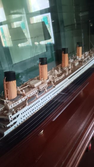  Titanic สเกลโมเดลเสมือนจริง,บนฐานไม้สักพร้อมกรอบโขว์ขนาดใหญ่ รูปที่ 4