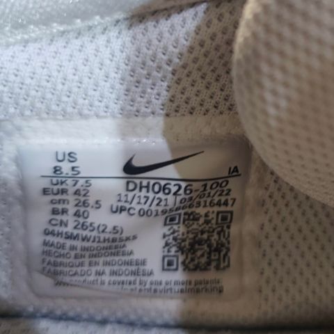 Nike Zoom Court Lite 3 White Metallic Silver
ไซส์ 42 (26.5 ซม.)  US 10 รูปที่ 8