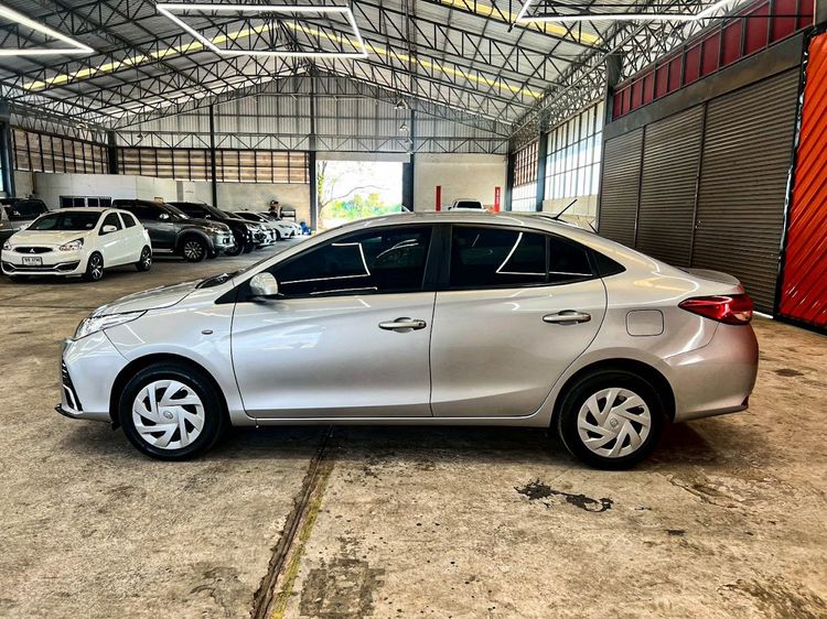 Toyota Yaris ATIV 2021 1.2 Entry Sedan เบนซิน ไม่ติดแก๊ส เกียร์อัตโนมัติ เทา รูปที่ 4