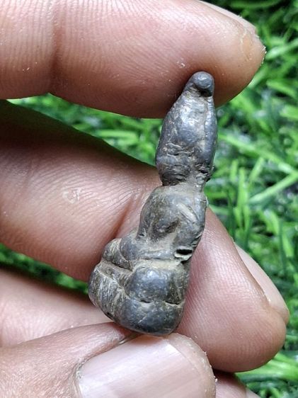 (ปิดแล้วครับ)ตะกั่ว100ปี ส่วนตัวดูเป็นพระของหลวงพ่อเนียมวัดน้อย เนื้อแห้งๆเก่าจัดครับ พระเคยผ่านการถักลวดขึ้นคอบูชา รูปที่ 4