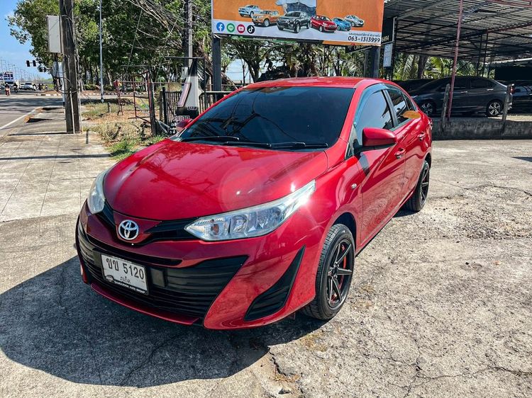 รถ Toyota Yaris ATIV 1.2 J สี แดง