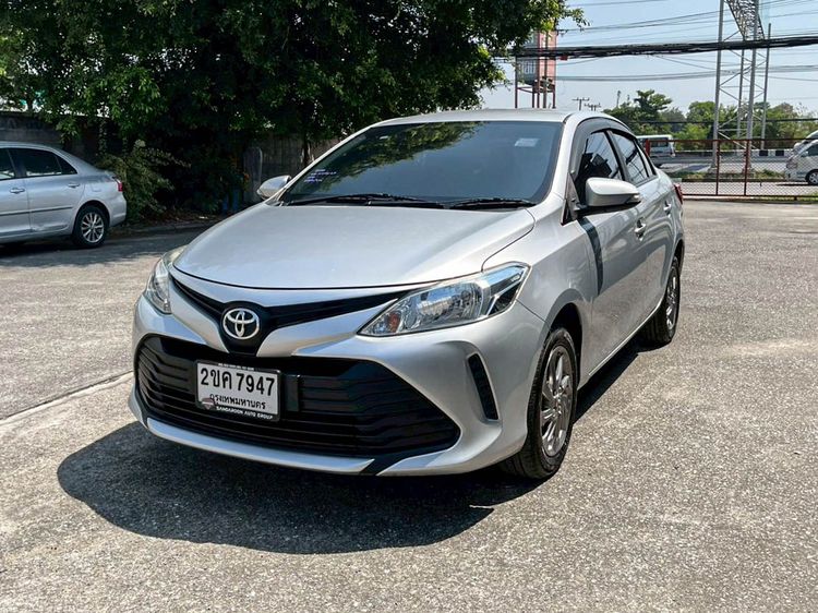 รถ Toyota Vios 1.5 Entry สี บรอนซ์เงิน