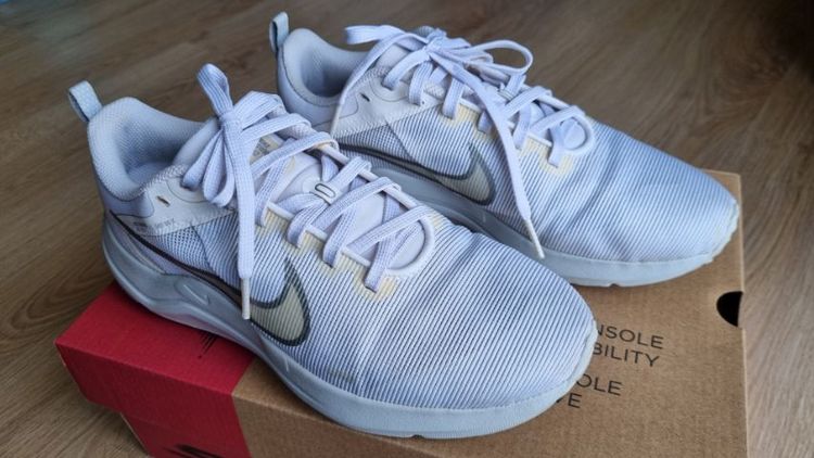 รองเท้าวิ่งNike สีขาว size 7(us)