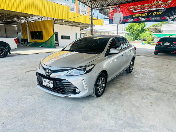 รถ Toyota Vios 1.5 Mid สี บรอนซ์เงิน