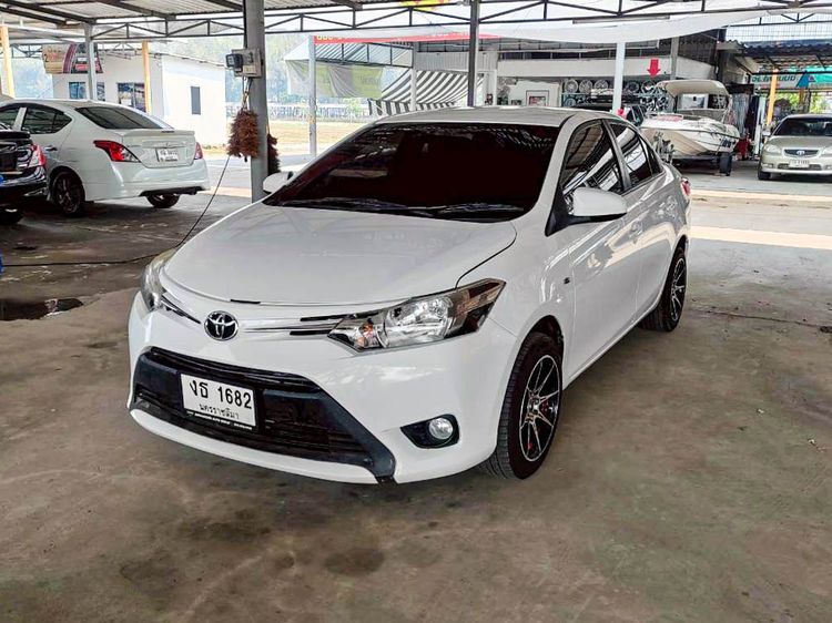รถ Toyota Vios 1.5 J สี ขาว