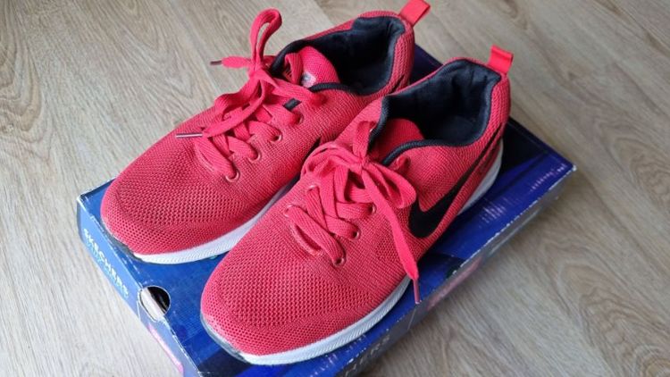 รองเท้าผ้าใบลำลองสีแดง เบอร์ 7(US) รูปที่ 3