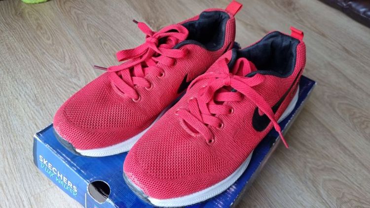 รองเท้าผ้าใบลำลองสีแดง เบอร์ 7(US) รูปที่ 2