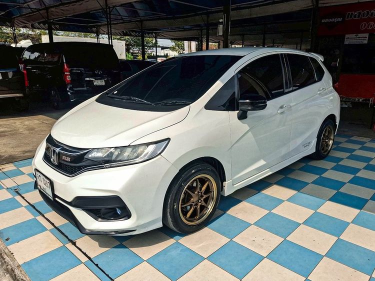 รถ Honda Jazz 1.5 RS i-VTEC สี ขาว