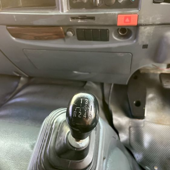 ้รถหกล้อตู้สิบบาน ปี 56 เครื่อง 240 แรง รูปที่ 9