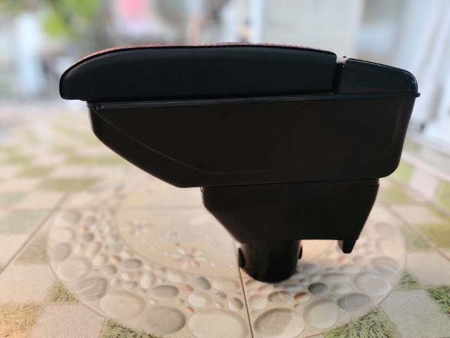 ขายที่พักแขนสีดำ ด้ายแดง Toyota Yaris ปี 2014-2016 สภาพสวย รูปที่ 2