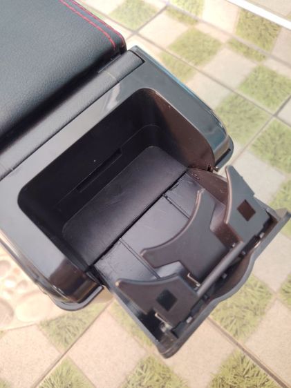 ขายที่พักแขนสีดำ ด้ายแดง Toyota Yaris ปี 2014-2016 สภาพสวย รูปที่ 8