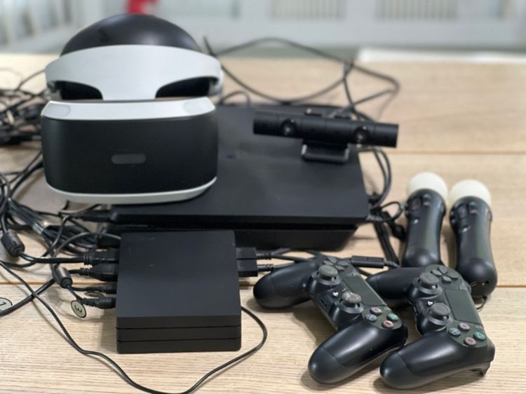 PS4 พร้อม VR ครบชุด