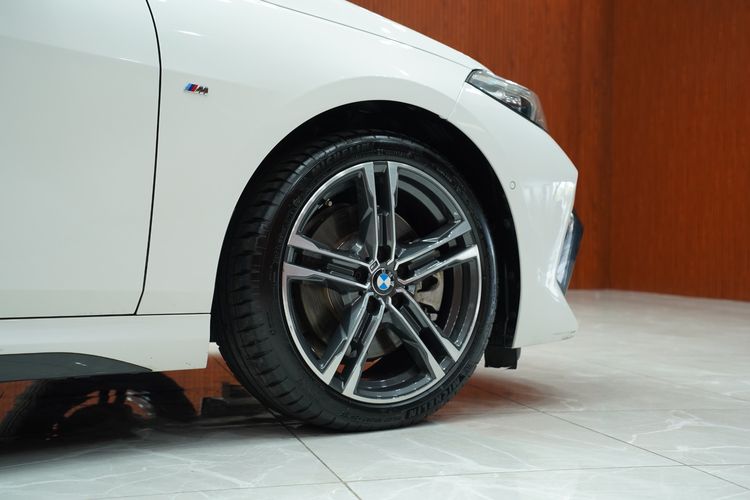 BMW Series 2 2022 220i Sedan เบนซิน เกียร์อัตโนมัติ ขาว รูปที่ 4