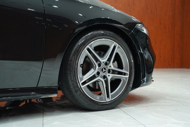 Mercedes-Benz A-Class 2023 A200 Sedan เบนซิน เกียร์อัตโนมัติ ดำ รูปที่ 4