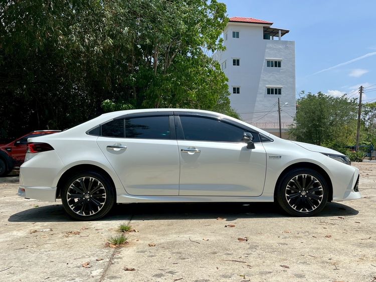Toyota Altis 2023 1.8 Hybrid GR Sport Sedan ไฮบริด ไม่ติดแก๊ส เกียร์อัตโนมัติ ขาว รูปที่ 4