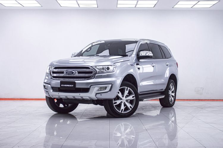 รถ Ford Everest 2.2 Titanium Plus สี เทา