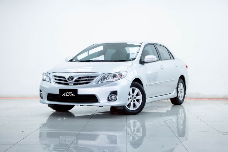 รถ Toyota Altis 1.6 E สี เทา