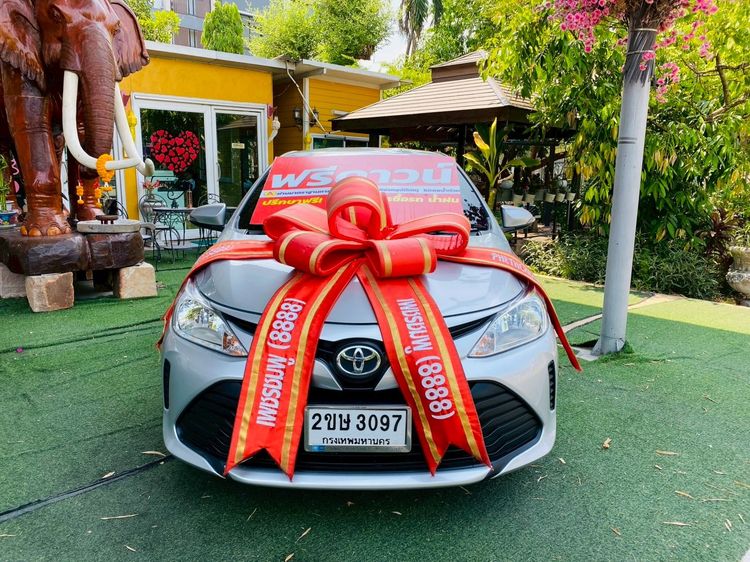 Toyota Vios 2022 1.5 Entry Sedan เบนซิน LPG เกียร์อัตโนมัติ บรอนซ์เงิน