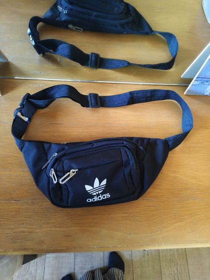 Adidas กระเป๋าคาด 