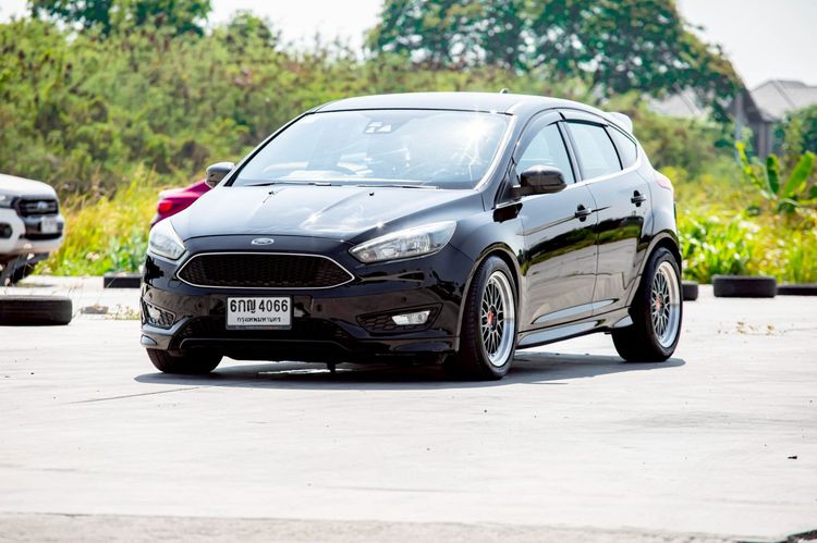 รถ Ford Focus 1.5 Sport สี ดำ