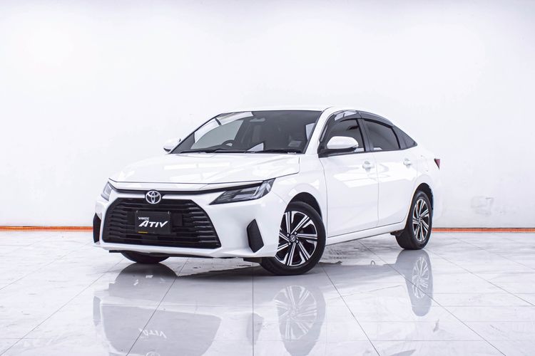 รถ Toyota Yaris ATIV 1.2 Smart สี ขาว
