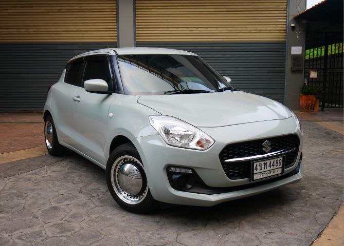 รถ Suzuki Swift 1.25 GL สี เทา