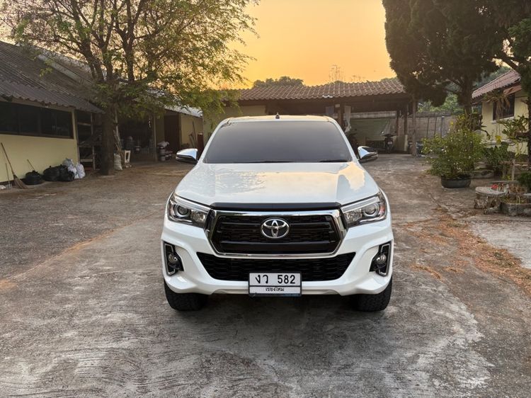 รถ Toyota Hilux Revo 2.4 E Prerunner สี ขาว