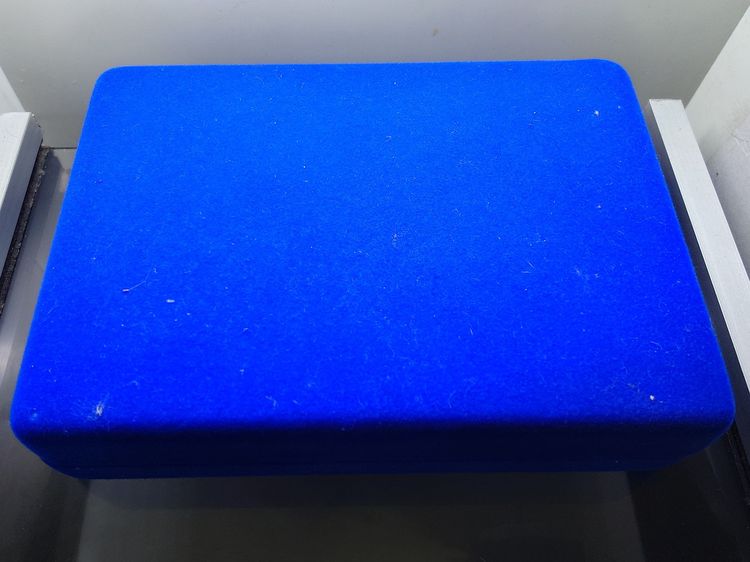 เหรียญมิ่งมหามงคล 6 รอบ ในหลวง รัชกาลที่ 9 (เนื้อเงิน ทองทิพย์ อัลปาก้า) ปี 2542 พร้อมชุดกล่องทองคำ รูปที่ 8