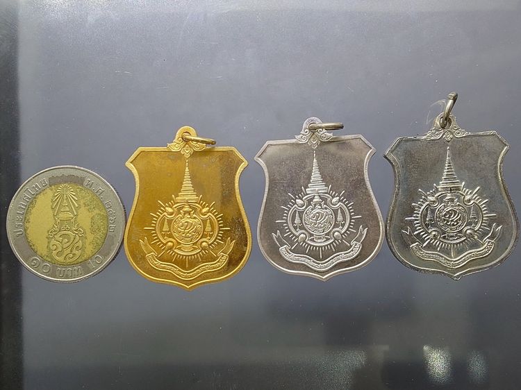 เหรียญมิ่งมหามงคล 6 รอบ ในหลวง รัชกาลที่ 9 (เนื้อเงิน ทองทิพย์ อัลปาก้า) ปี 2542 พร้อมชุดกล่องทองคำ รูปที่ 7