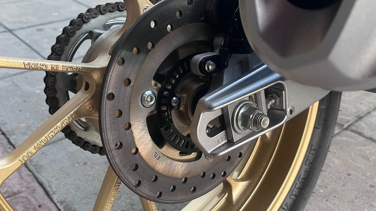   R15 M ABS ปี 22 ไมล์ 1016 km. รูปที่ 8