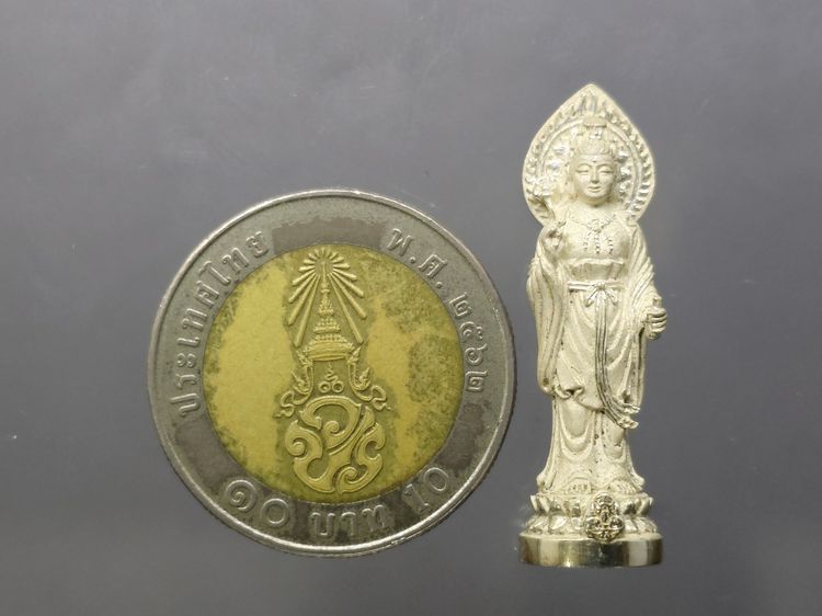 พระโพธิสัตว์อวโลกิเตศวร เจ้าแม่กวนอิม เนื้อเงิน รุ่นฉลองปีกาญจนาภิเษก พิธีพุทธาภิเษก อ.หาดใหญ่ จ.สงขลา ปี2540 พร้อมกล่องเดิม รูปที่ 8