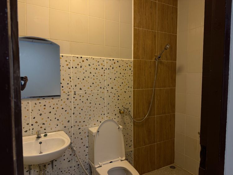 อื่นๆ มีบางส่วน สร้างเสร็จก่อน 2010 ทาวเฮ้าส์ให้เช่า ใกล้ BTS เอราวัณ รูปที่ 4