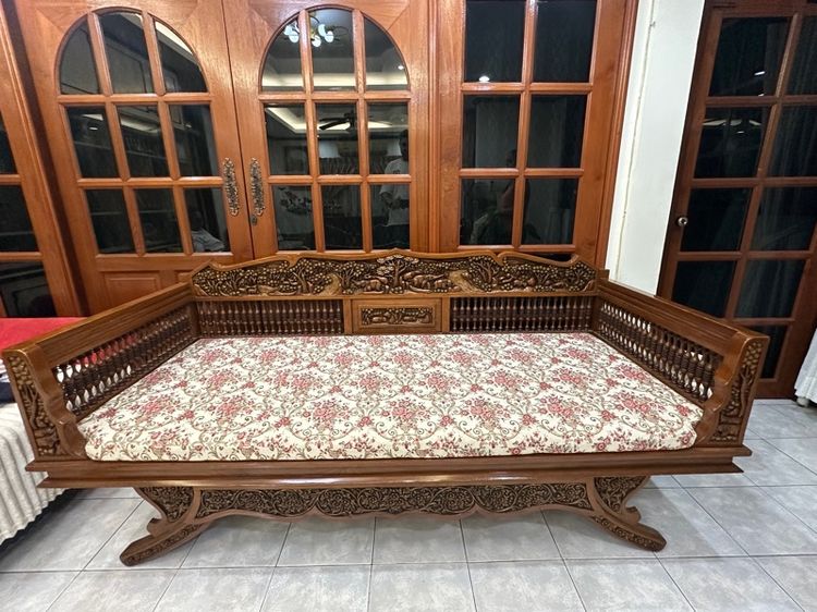 ชุดแกะสลัก เก้าอี้พร้อมโต๊ะกลางเป็นแกะสลักทั้งหมด รูปที่ 2