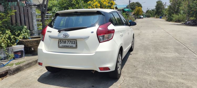 รถ Toyota Yaris 1.2 E สี ขาว