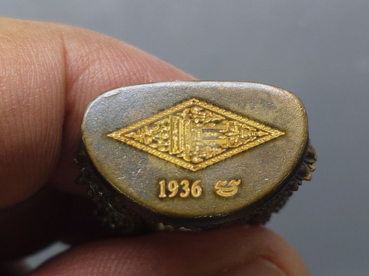 พระพุทธชินราช รุ่นจอมราชันย์ พิมพ์แต่งฉลุลอยองค์ เนื้อโลหะชุบเงิน ซุ้มนวะโลหะ วัดพระศรีรัตนมหาธาตุ พิษณุโลก ปี2555 ตลับเดิม สภาพสวย รูปที่ 7