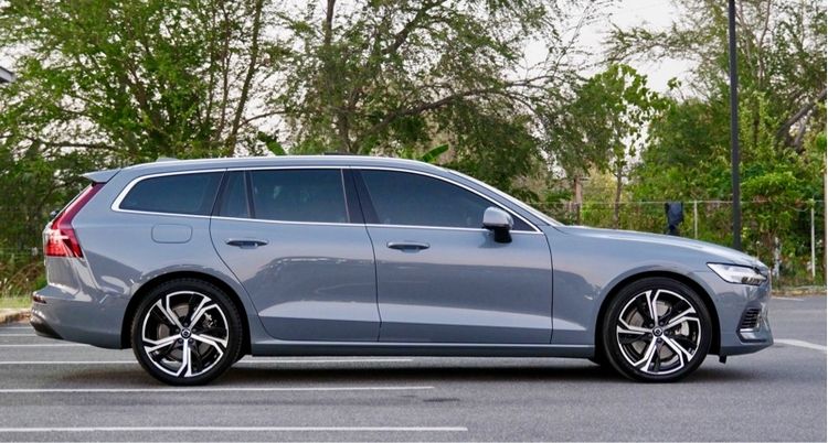 Volvo V60 2023 2.0 T8 Inscription 4WD Sedan ปลั๊กอินไฮบริด (PHEV) ไม่ติดแก๊ส เกียร์อัตโนมัติ เทา รูปที่ 4