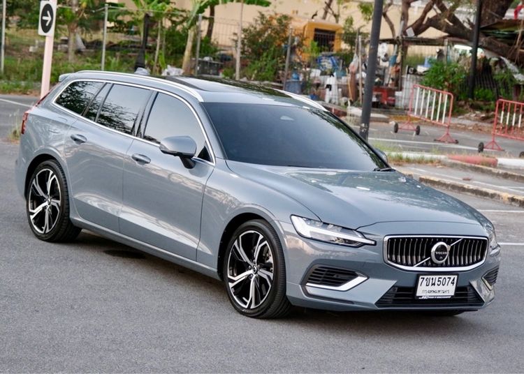 Volvo V60 2023 2.0 T8 Inscription 4WD Sedan ปลั๊กอินไฮบริด (PHEV) ไม่ติดแก๊ส เกียร์อัตโนมัติ เทา รูปที่ 3