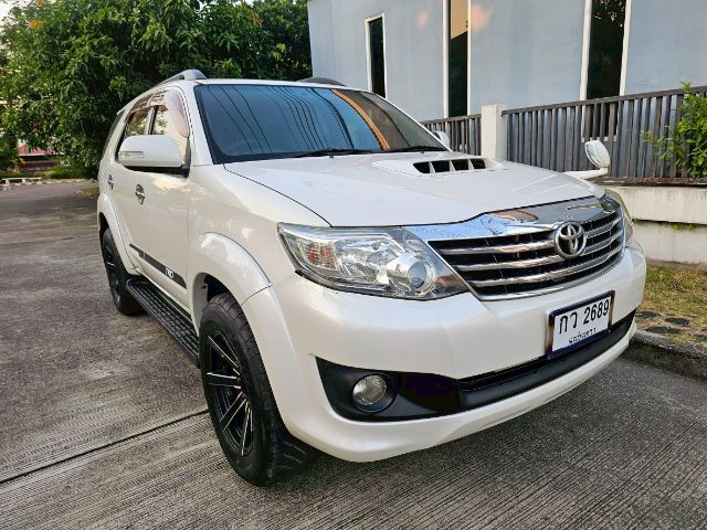 Toyota Fortuner 2012 3.0 V Utility-car เบนซิน ไม่ติดแก๊ส เกียร์อัตโนมัติ ขาว