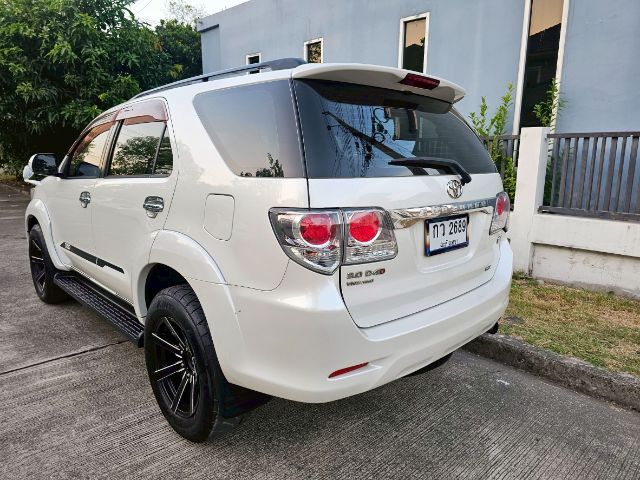 Toyota Fortuner 2012 3.0 V Utility-car เบนซิน ไม่ติดแก๊ส เกียร์อัตโนมัติ ขาว รูปที่ 3
