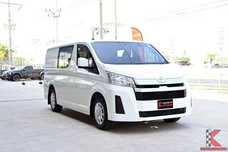 รถ Toyota Hiace 2.8 economy สี ขาว