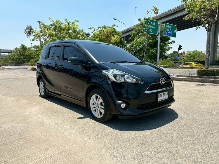รถ Toyota Sienta 1.5 G สี ดำ