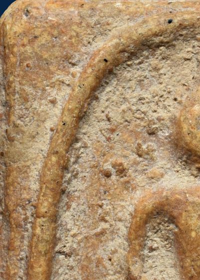 พระบ้านเก่าเก็บ เนื้อออกสีเหลืองเทียนไข สวย ผิวพระเดิมๆ พระสมเด็จวัดระฆัง พิมพ์ใหญ่ รูปที่ 7