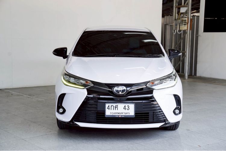 รถ Toyota Yaris ATIV 1.2 Sport Premium สี ขาว