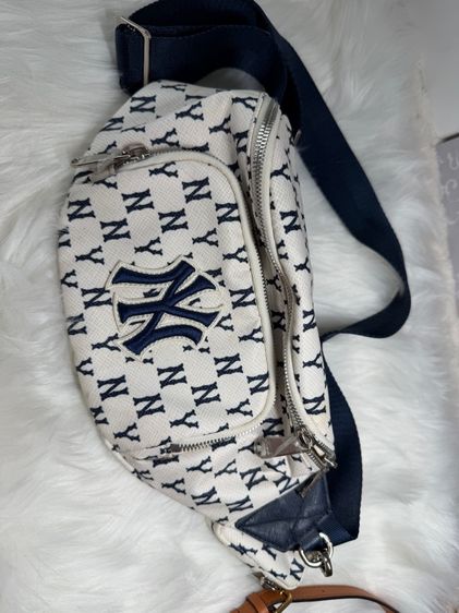 กระเป๋า MLB