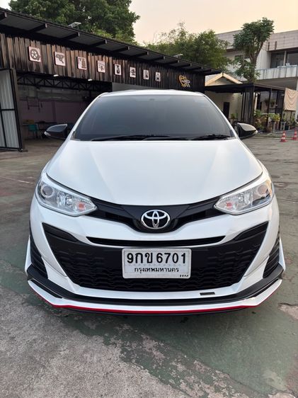 รถ Toyota Yaris 1.2 E สี ขาว