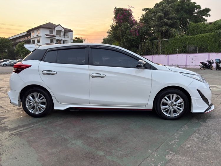 Toyota Yaris 2018 1.2 E Sedan เบนซิน เกียร์อัตโนมัติ ขาว รูปที่ 3