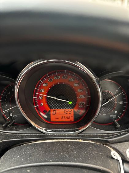 รถ Toyota Yaris 1.2 G สี ขาว