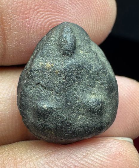 พระผงกระดูกผี กลีบบัวคลุกรัก วัดบูรพ์ โคราช  ปี 2480