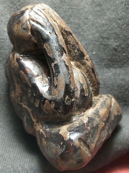 พระปิดตาลงรักไม่ทราบสำนักครับ รูปที่ 3